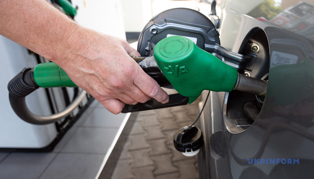 Бензин та інше пальне: які ціни на АЗС України 9 жовтня
