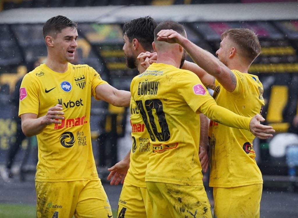 ФК «Буковина» здобув 13-ту перемогу поспіль: у Чернівцях обіграли ФК «ЮКСА» 11 fk bukovina zdobuv 13 tu peremogu pospil u chernivcjah obigrali fk juksa 078e359