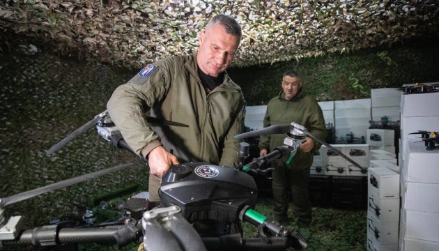 Громада Києва передала на фронт ще понад три тисячі дронів та 150 систем РЕБ