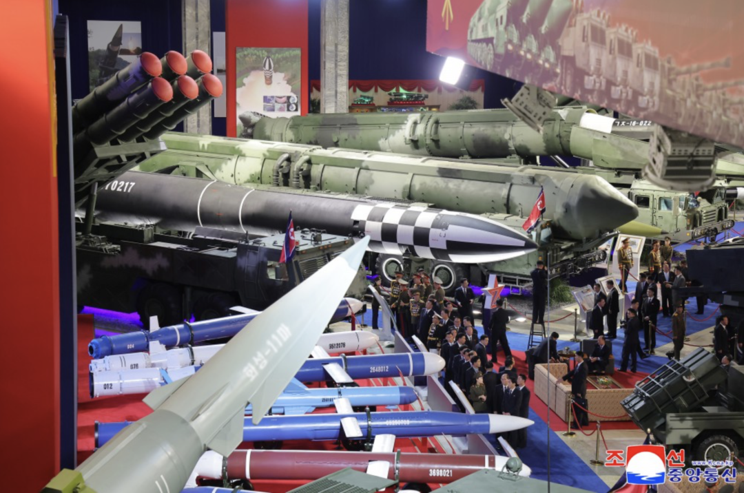 kndr provodit masshtabnu vistavku zbroyi 891d9c6