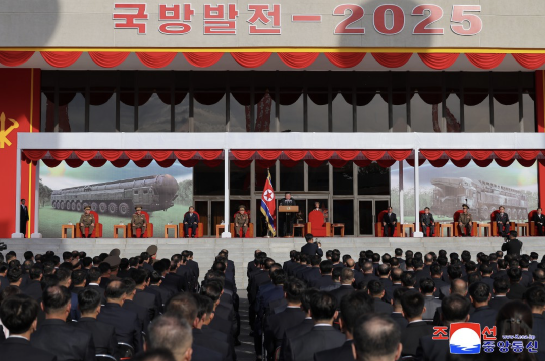 kndr provodit masshtabnu vistavku zbroyi 8dd9e81