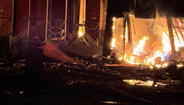 На Донеччині внаслідок російського обстрілу знищене відділення Нової пошти