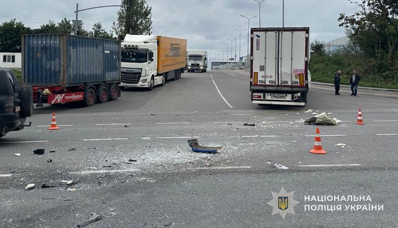 na lvivshhini vantazhivka zitknulasja z marshrutkoju vosmero postrazhdalih sered nih ditina db615ca