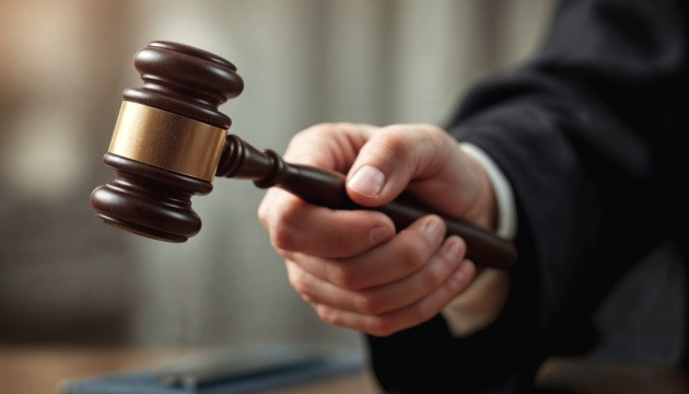 На Миколаївщині експоліцейського засудили до 5 років ув’язнення за передачу зброї російським окупантам