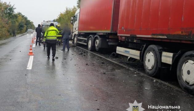 На Прикарпатті у ДТП з фурою загинули двоє людей