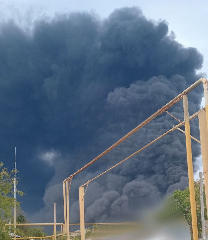 naftobaza u feodosiyi gorit ponad pivtori dobi pislja ataki droniv socmerezhi 313091d