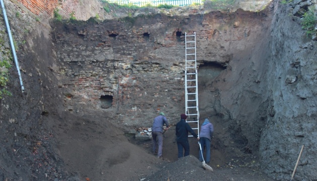 Науковці досліджують укріплення Дубенського замку на Рівненщині