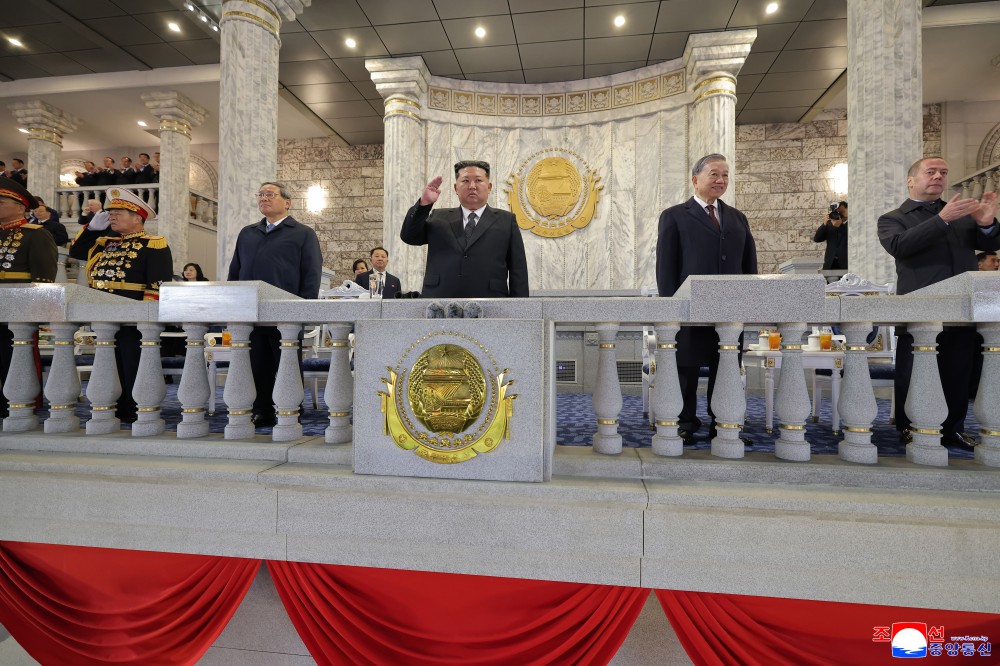 pivnichna koreja na paradi u phenjani pokazala novi raketni kompleksi tanki ta potuzhni gaubici a34466b