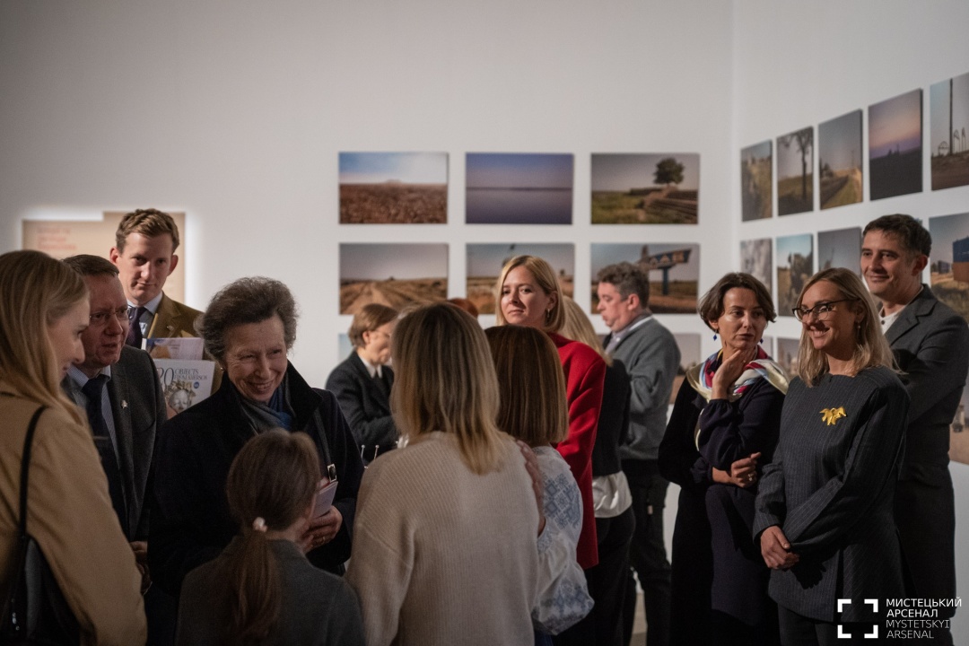 princesi anni pid chas yiyi perebuvannja v ukrayini peredali dvi knigi pro hersonshhinu 22f65c0