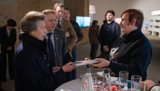 Принцесі Анні під час її перебування в Україні передали дві книги про Херсонщину