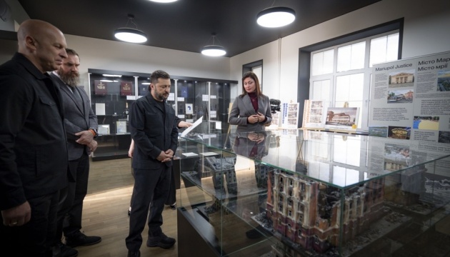 privitav osvitjan i vruchiv nagorodi zelenskij zustrivsja z vikladachami studentami ta shkoljarami 2690e0f