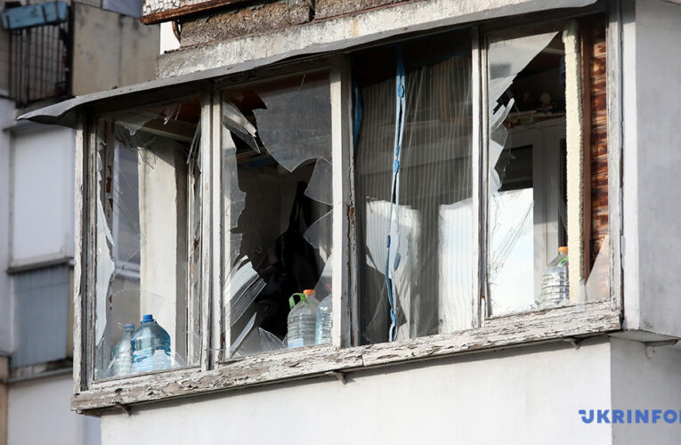 Російські військові вдарили з артилерії по Корабельному району Херсона, восьмеро поранених