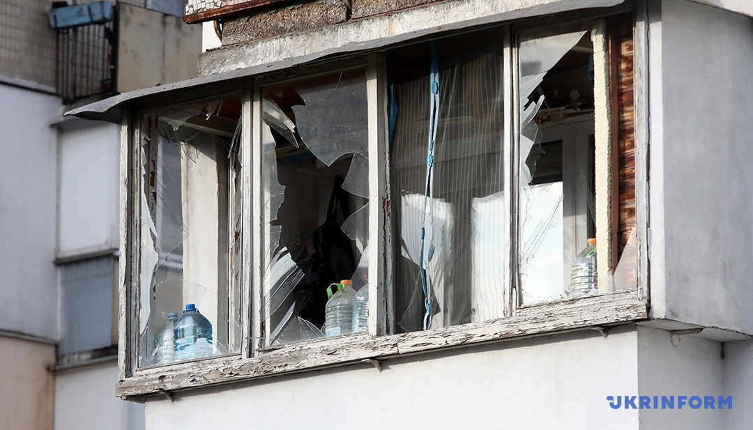 Російські військові вдарили з артилерії по Корабельному району Херсона, восьмеро поранених