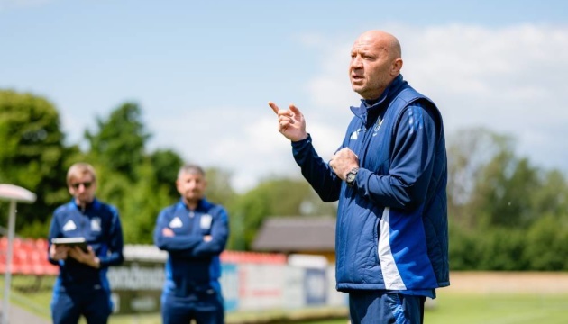 Тренер українських футболісток: Не можу розраховувати на 11-х гравчинь