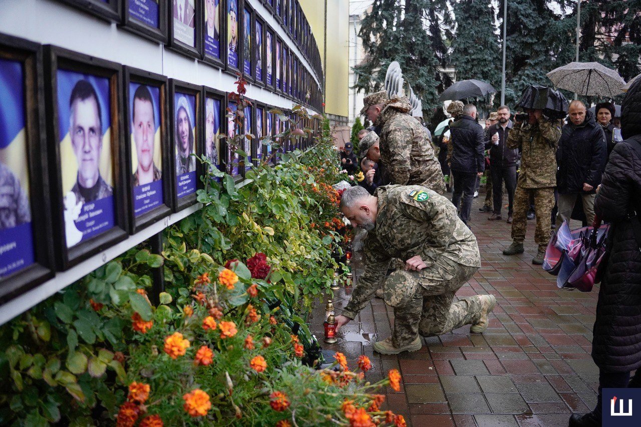 У Чернівцях відбулися заходи з нагоди Дня захисників і захисниць України. Фото 11 У Чернівцях відбулися заходи з нагоди Дня захисників і захисниць України. Фото