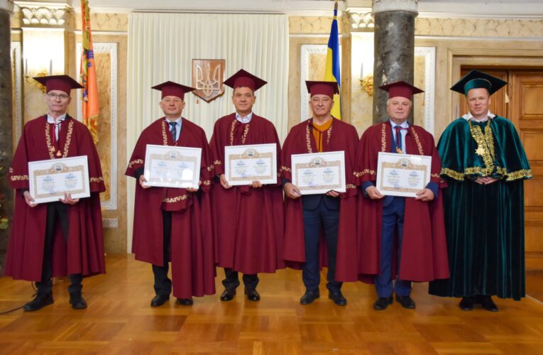 У Чернівецькому університеті п’ятьом науковцям надали звання «Почесних професорів»