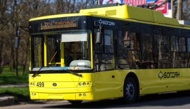 У Херсоні відновили рух тролейбусів після обстрілу