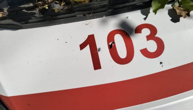 У Херсоні ворог скинув із дрона вибухівку на «швидку», є постраждалий