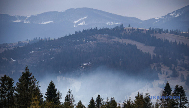 У Карпатах - різке зниження температури й опади, туристів закликають не йти в гори