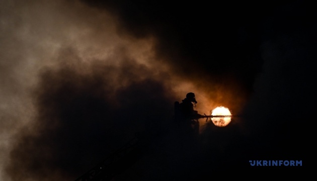 У кількох локаціях Києва впали уламки збитих дронів