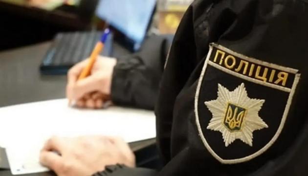 У Києві група молодиків побила чоловіка на станції метро «Оболонь»