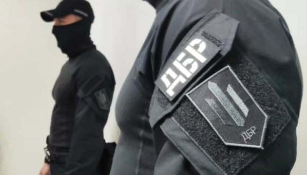 У Києві оголосили підозру двом правоохоронцям, які побили чоловіка поблизу Голосіївського ТЦК