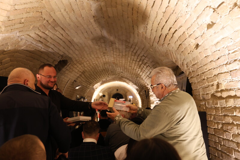 u lucku na blagodijnomu aukcioni zibrali ponad miljon griven dlja brigadi ljubart b775c17