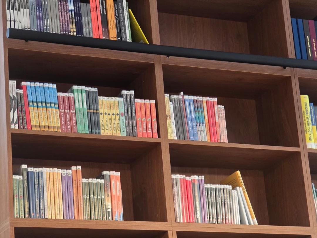 u slovachchini vidkrili somu ukrayinsku knizhkovu polichku 1d8dc33