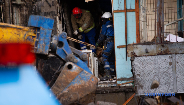 У трьох районах Києва через російську атаку пошкоджена житлова інфраструктура