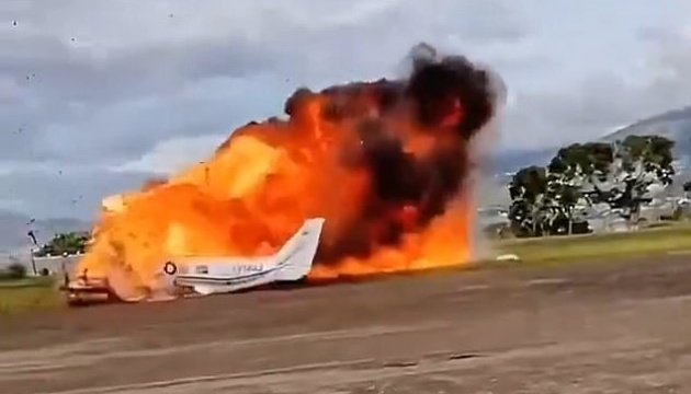 У Венесуелі розбився літак, є загиблі та постраждалі