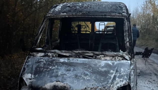 Удар дрона РФ по авто енергетиків на Чернігівщині: двоє загиблих, троє поранених