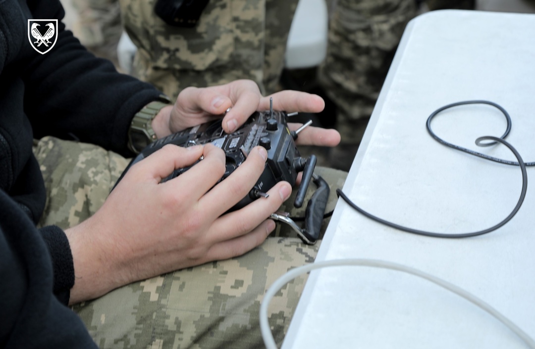 ukrayinski vijskovi u daniyi navchajut jak protidijati povitrjanim zagrozam 86db9d5