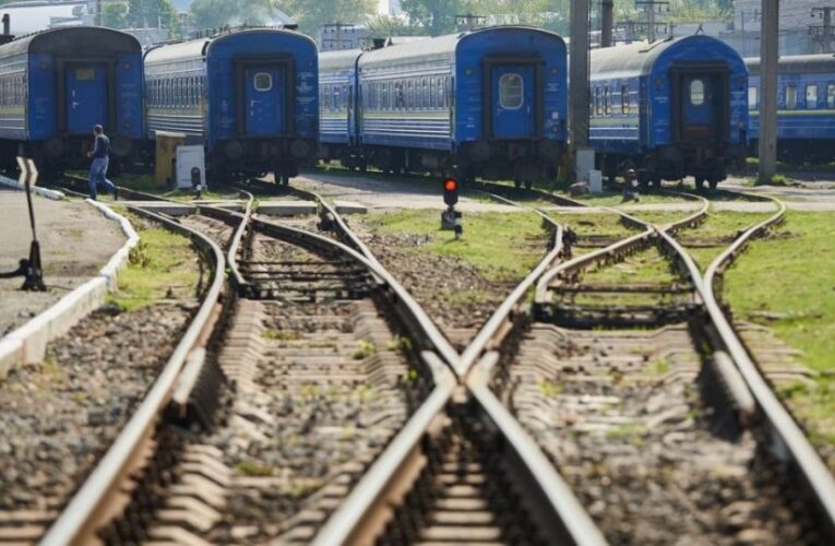 «Укрзалізниця» перебудує маршрути до прифронтових міст