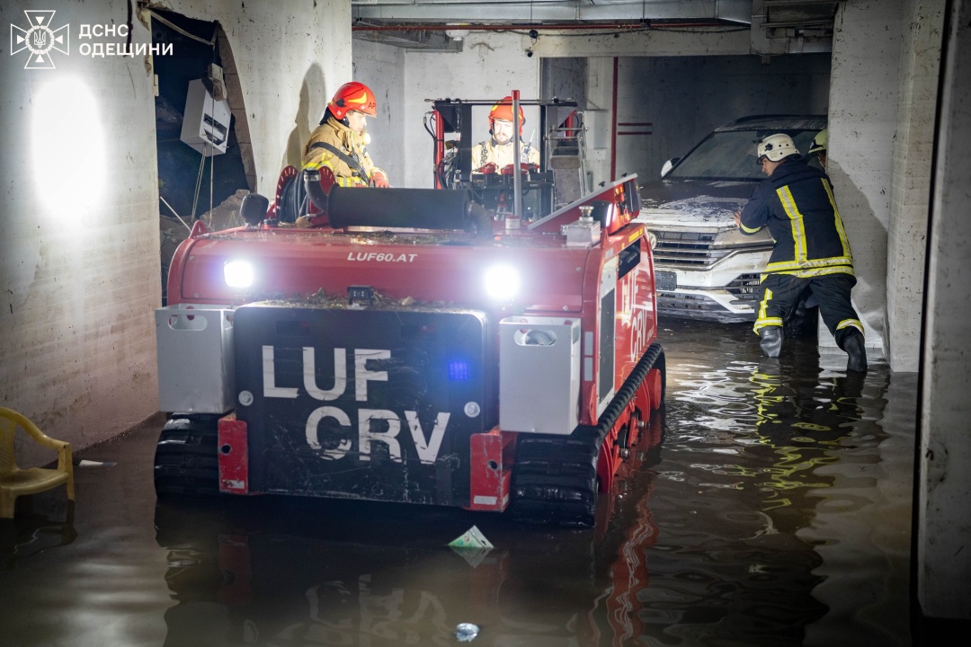 v odesi cherez negodu poshkodzheni majzhe 800 budinkiv chastina mista zalishayetsja bez elektriki 2e65312