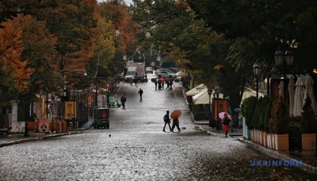 В Україні відчутно потепліє, але очікуються дощі та сильний вітер