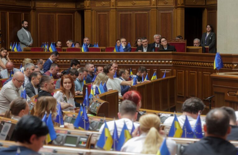 Верховна Рада ухвалила постанову, згідно з якою місцеві вибори в Україні не проводитимуть