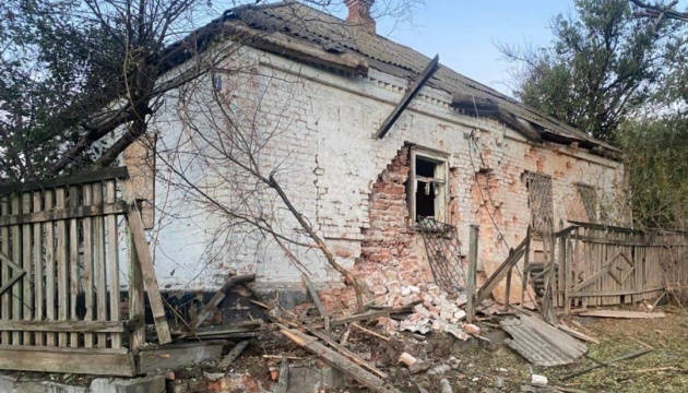 Внаслідок атаки на Нікопольський район постраждала жінка