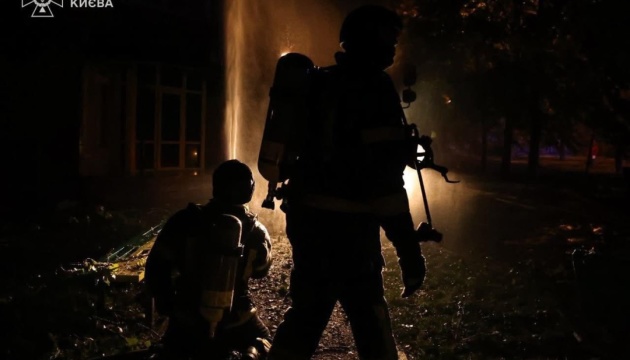Внаслідок комбінованої атаки РФ є влучання у чотирьох районах Києва – ДСНС