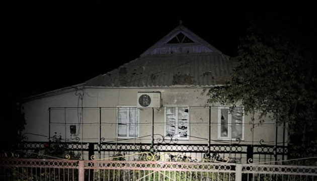 Ворог атакував два райони Дніпропетровщини дронами та з артилерії, пошкоджені будинки