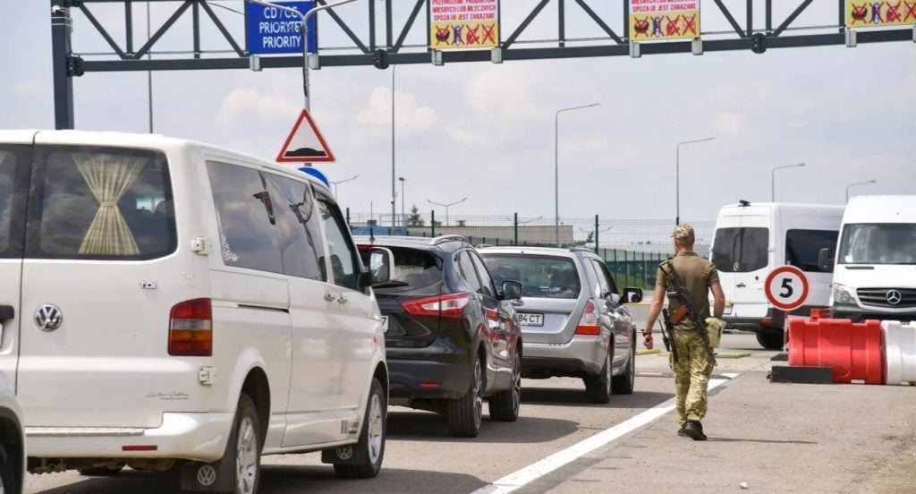 z 12 zhovtnja zapracjuvala nova biometrichna sistema vyizdu do yes 07a9cd4