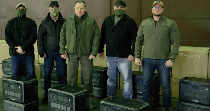 «Українська команда» передала зарядні станції бійцям спецпідрозділу «Артан» ГУР