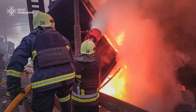 Атака на Київщину: п'ятеро постраждалих, пошкоджені понад 20 будинків і автомобілі