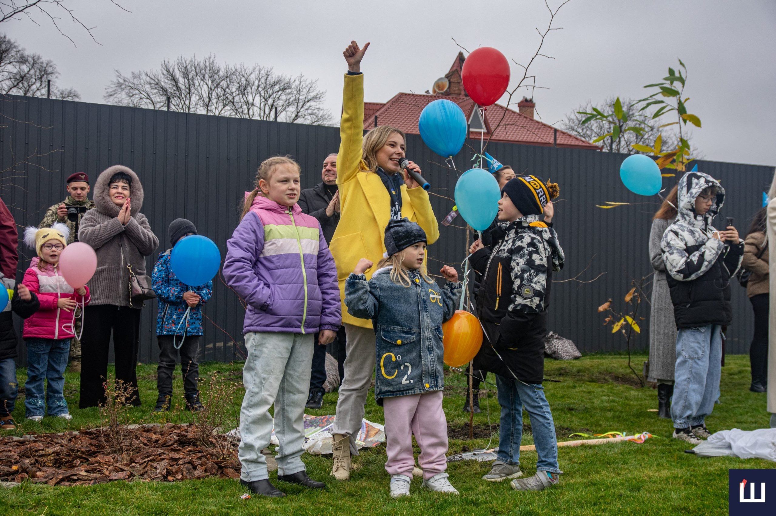 desjat tisjach vrjatovanih mam i ditej u misti dobra vidznachili pjatirichchja 29d42dc