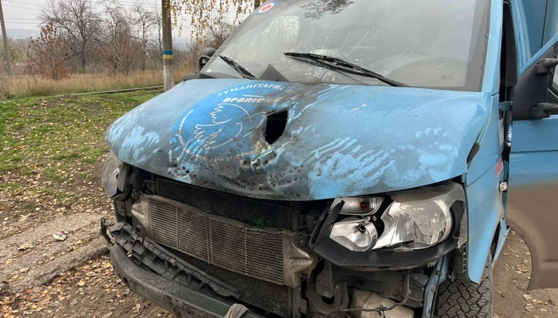 На Донеччині російський дрон атакував автівку з волонтерами та іноземними журналістами