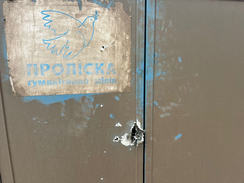 na donechchini rosijskij dron atakuvav avtivku z volonterami ta inozemnimi zhurnalistami 54ad4e8