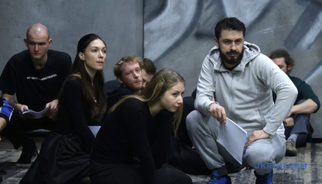 polskij rezhiser razom iz dvoma kiyivskimi teatrami postavit vistavu pro rol zhinki pid chas vijni 6c57ff8