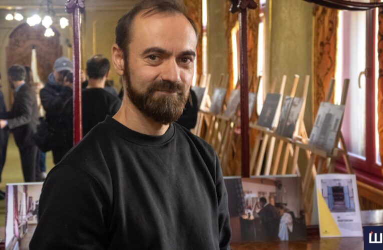 У Чернівцях презентували фотовиставку Максима Козменка «За лаштунками»