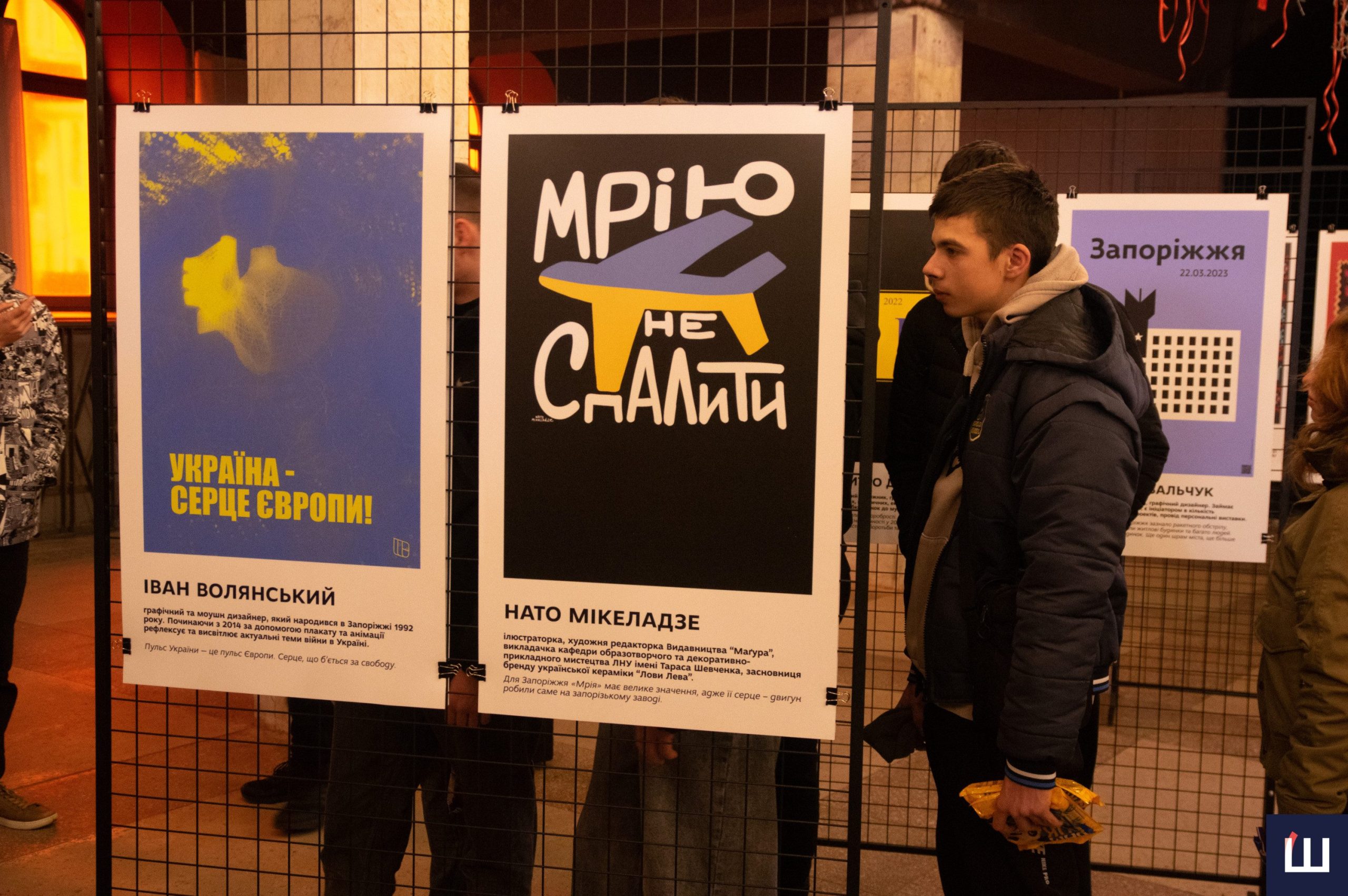 u chernivcjah trivaye vistavka voyennih plakativ zaporizhzhja govorit plakatom cd662c6