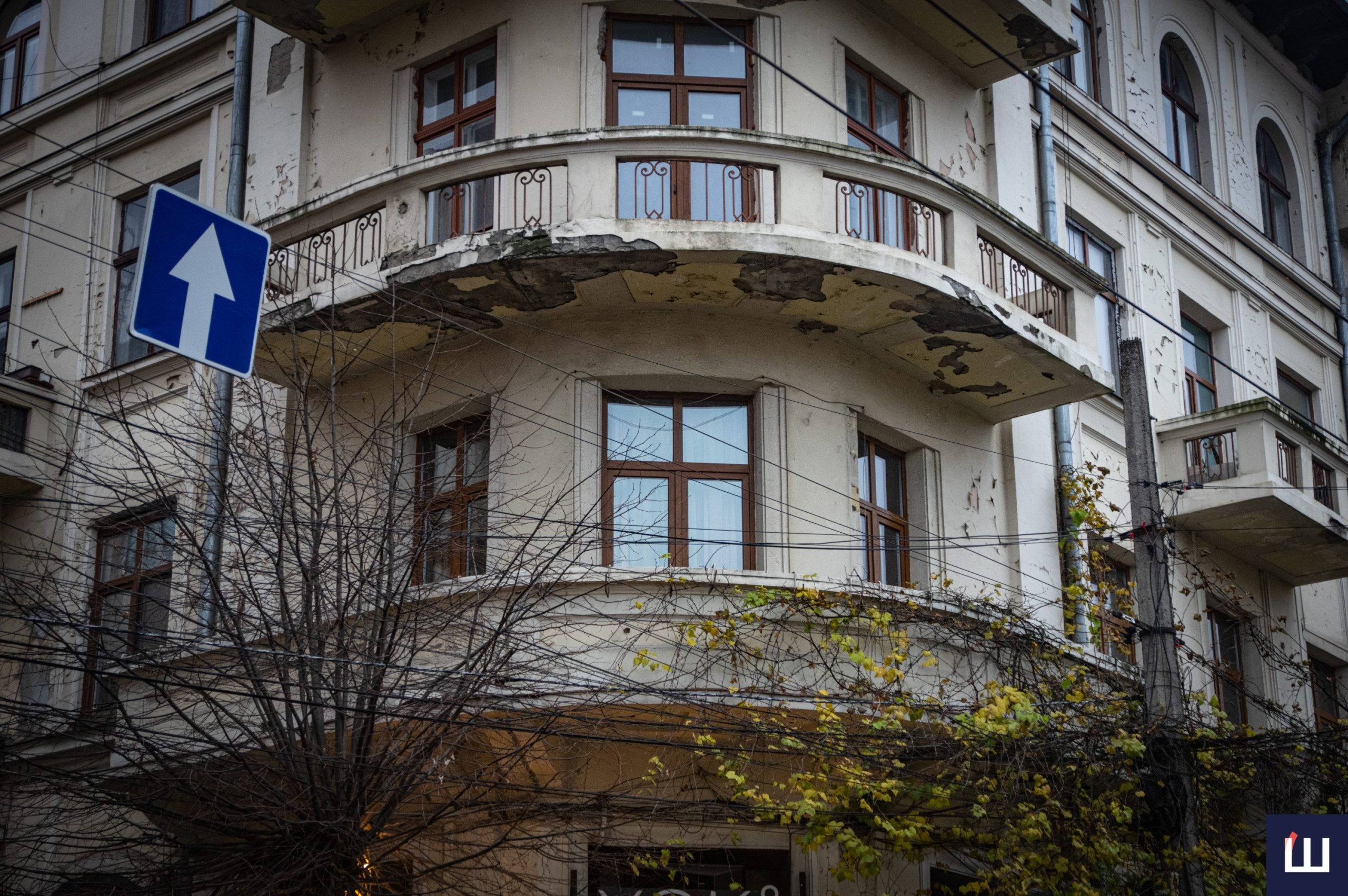 u chernivcjah vidrestavrujut istorichnij balkon na vulici gete 273f0e4