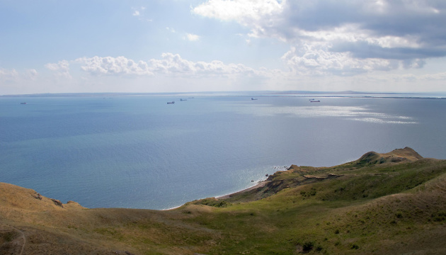У Керченській протоці зафіксували великі мазутні плями - супутникові знімки